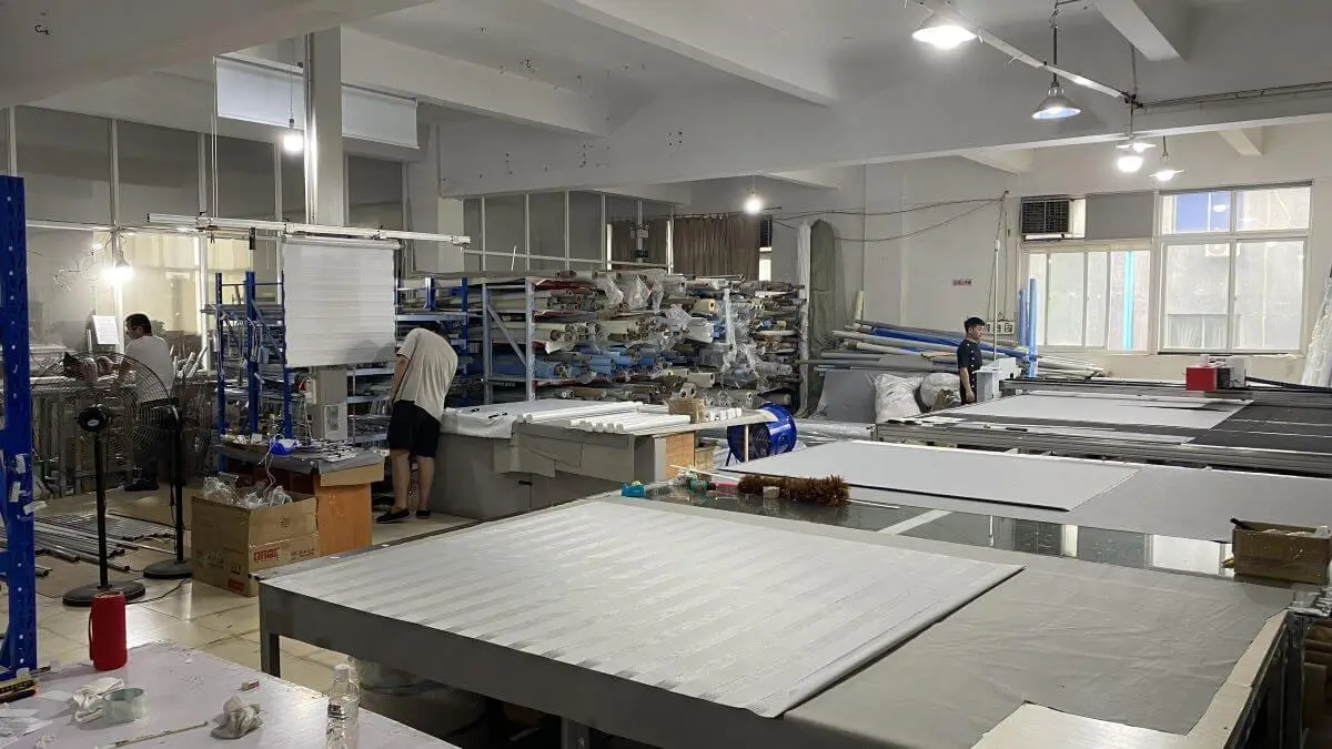 How to Choose the Best Roller Shade Manufacturer for Your Retail Business