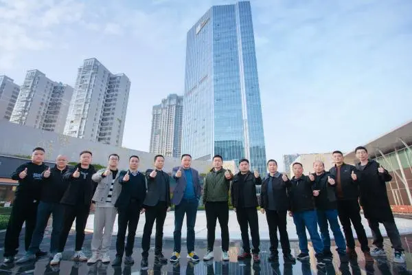 Shadesmart technical support team providing professional consultation and project assistance