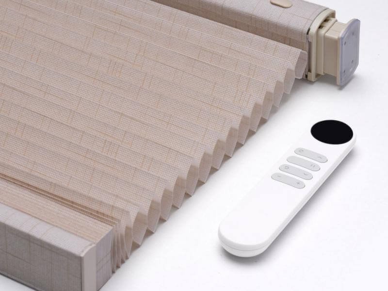 Motorized window blinds for smart home integrators -- protocol-compatible systems